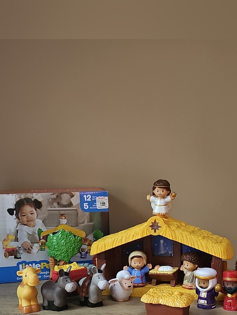Fisher-Price Yellow Roof Nativity Playset with Assorted Figures